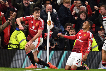 Man Utd stun Lyon in 9 goal classic to reach semis