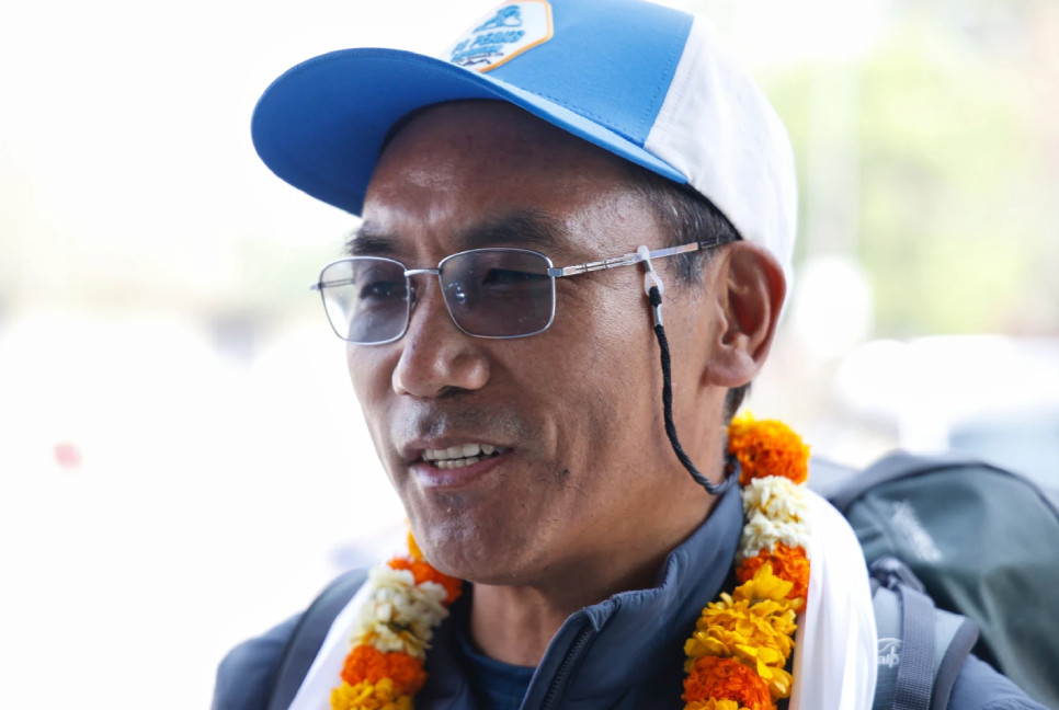 Famed Sherpa guide aims for 31st Everest climb