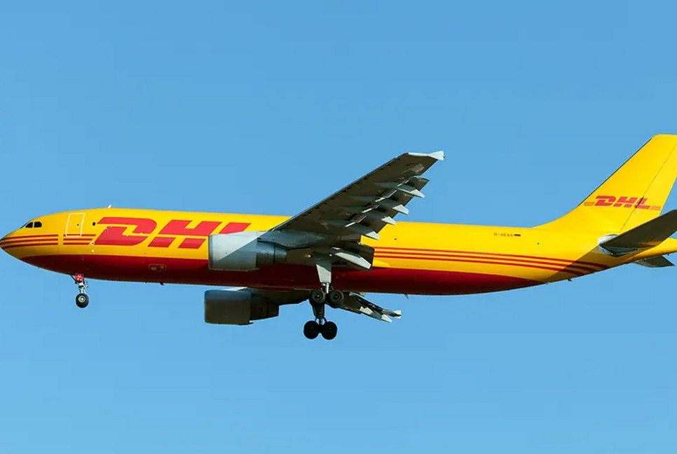 DHL pauses packages over $800 to US