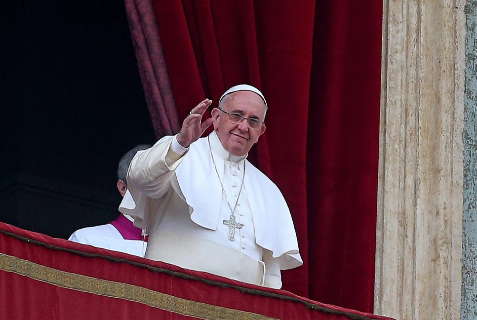 Pope Francis dies