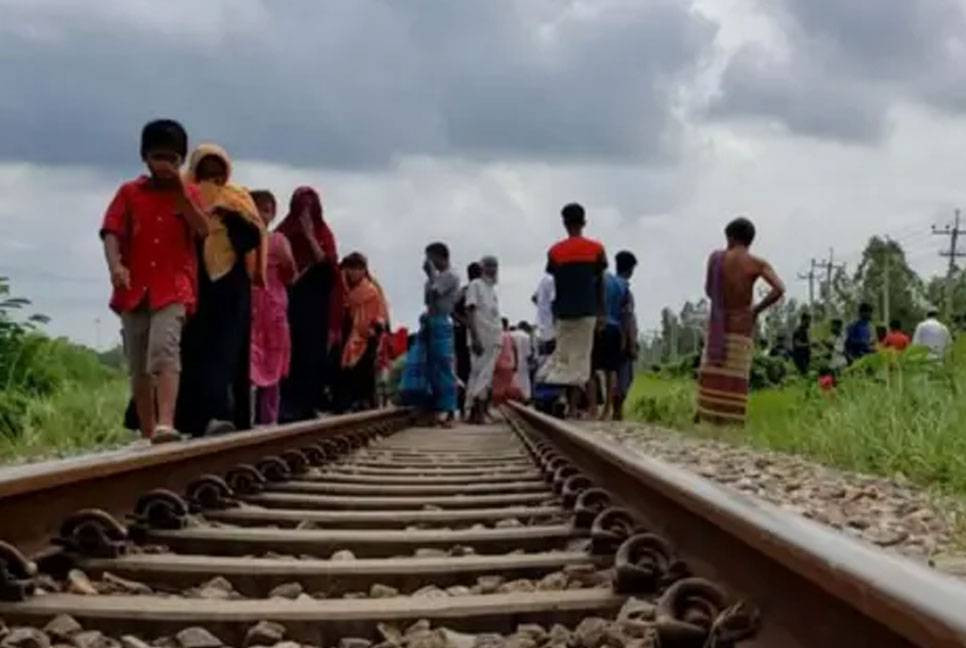 Three youths killed under train in Cumilla
