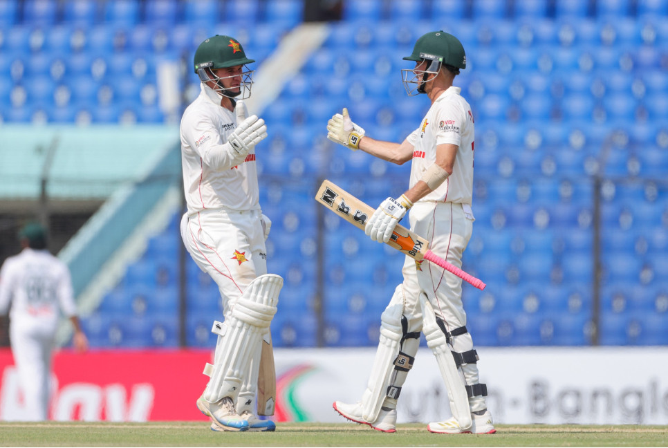 Zimbabwe steady the ship after early blows in Chattogram