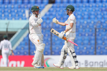Zimbabwe steady the ship after early blows in Chattogram