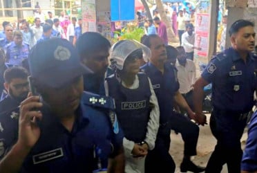Ex-law minister Anisul assaulted on N’ganj court premises