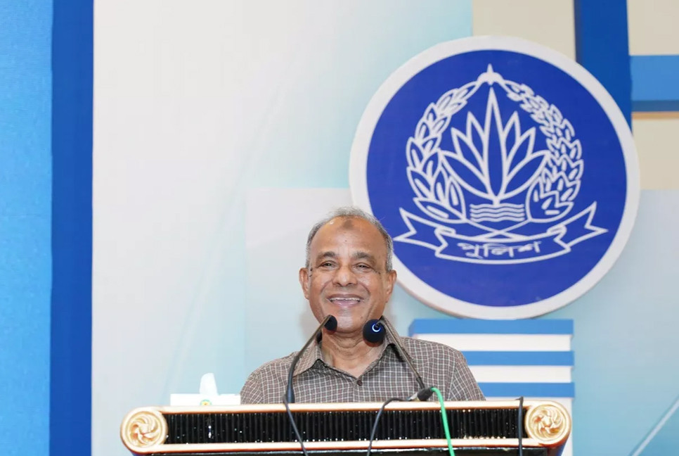 Home Adviser urges police to embrace people-friendly approach
