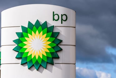 BP profit drops 70% amid pivot back to oil and gas