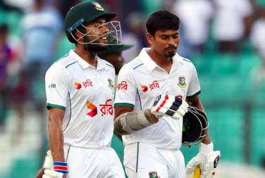 Bangladesh edge ahead despite late slip-ups