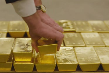 China's gold investing jumps as Comex Spec's cut bullish bets in half
