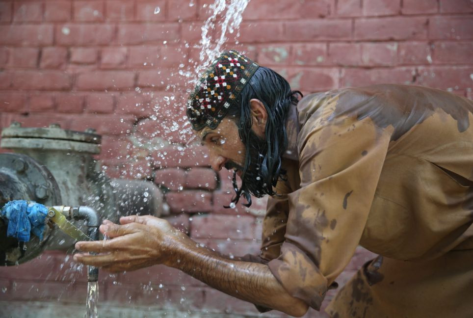 Pakistan nears 50 degrees Celsius, braces for global April record