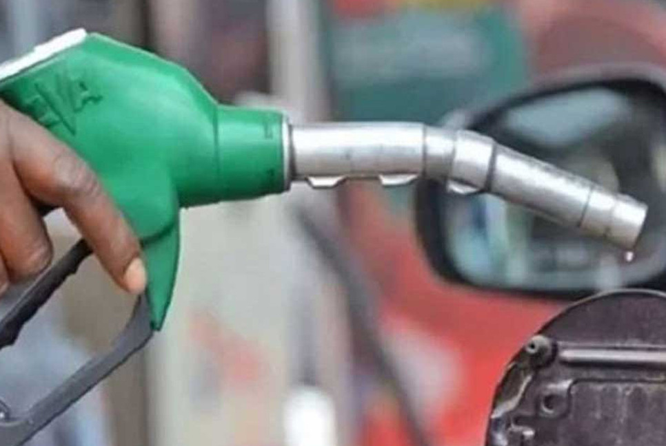 Govt cuts oil prices