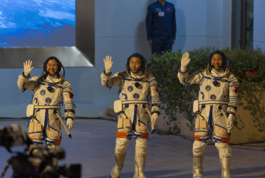 China’s space trio returns after six months aboard Tiangong Station