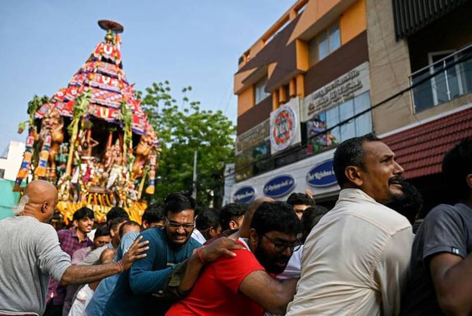 Six die in Indian temple stampede