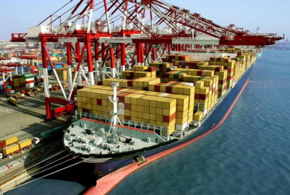 Kashmir attack: India bans Pakistani ships from ports