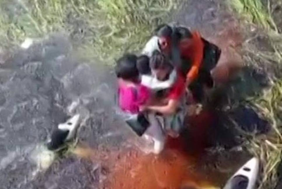 Five people survive 36 hrs in alligator-infested swamp after plane crash