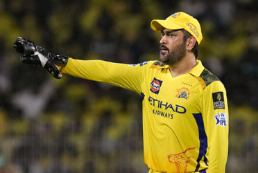 Gavaskar hits back at MS Dhoni's critics