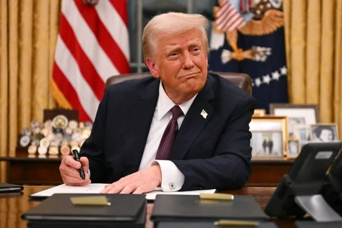 Trump says he’s unsure if he must uphold US constitution as president