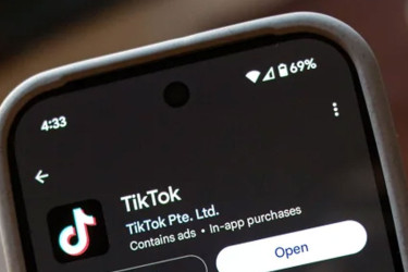 Trump signals possible extension for TikTok sale June 19 deadline amid trade war