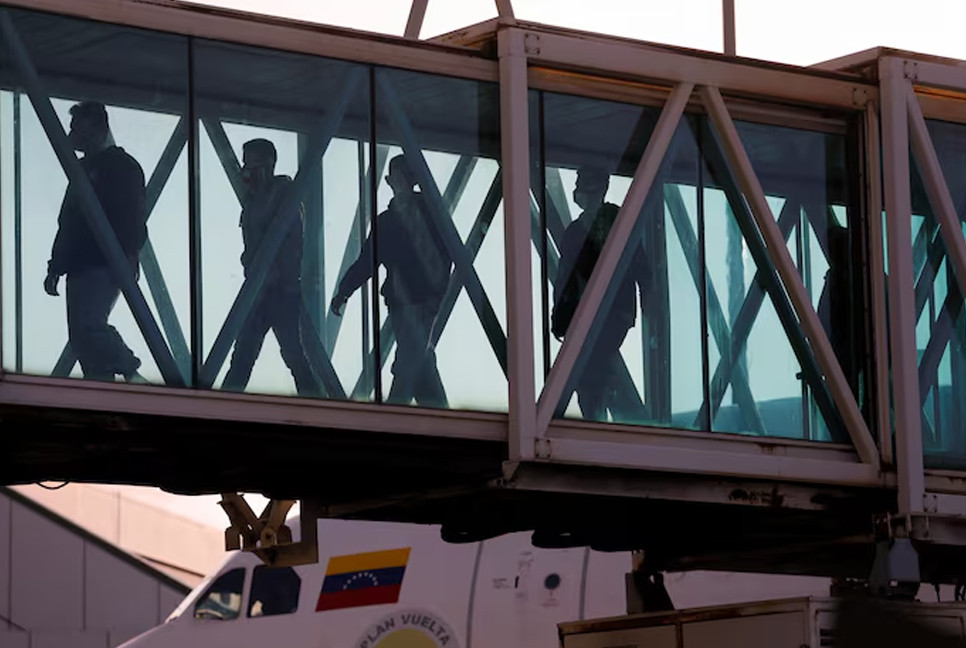 Trump administration offers $1,000 to migrants who self-deport