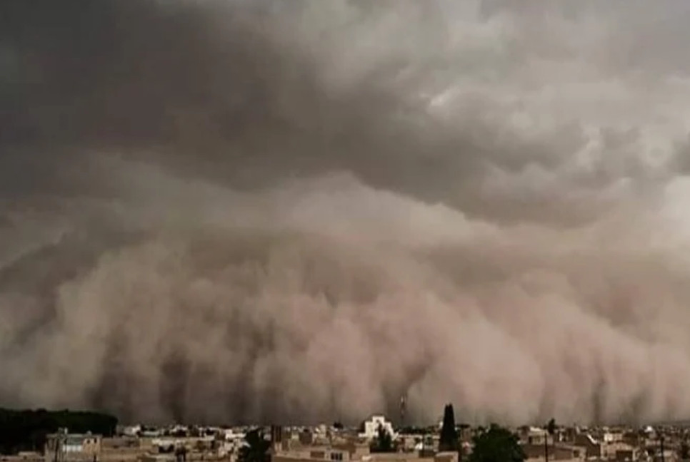 Huge dust storm sweeps into Iran, affecting millions