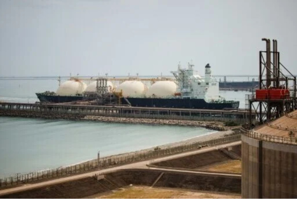 EU to lay out plan to cut last Russian gas supplies
