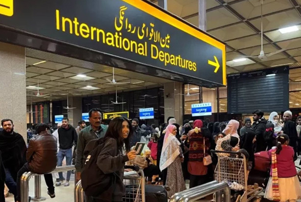 Pakistan reopens airspace, India closes 21 airports
