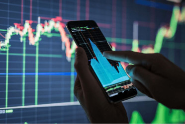 DSE, CSE rebound on week's last trading day after 150-point plunge