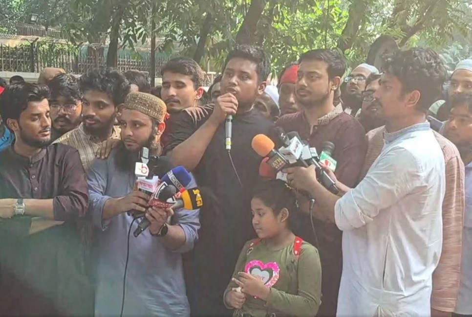 Hasnat calls for large gathering in front of Jamuna after Jumma
