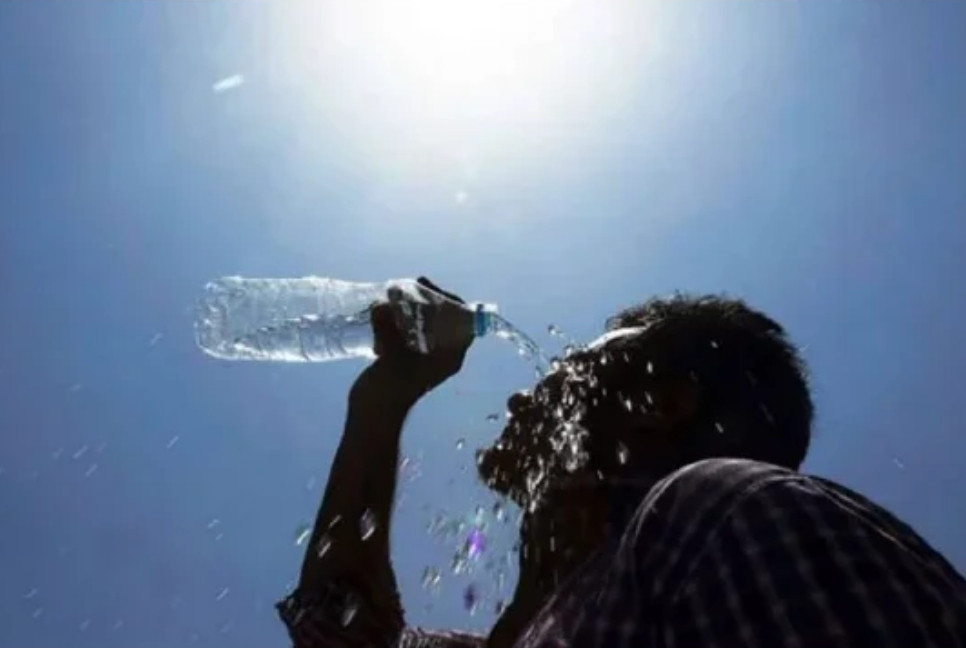 Mild to moderate heat wave sweeps over parts of country