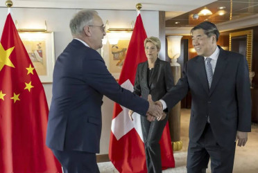 US, China start Geneva talks on easing trade war