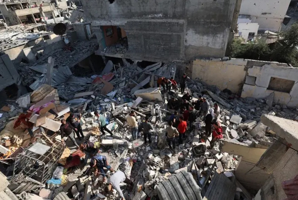 Gaza rescuers say eight killed in Israeli strike on Khan Yunis