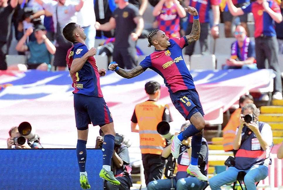 Barcelona beat Real Madrid to move to brink of title