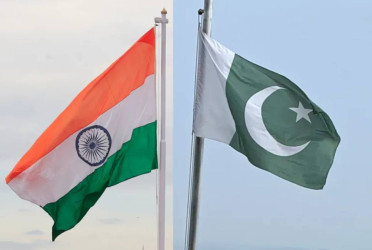 Pakistan-India military operations chiefs hold talks