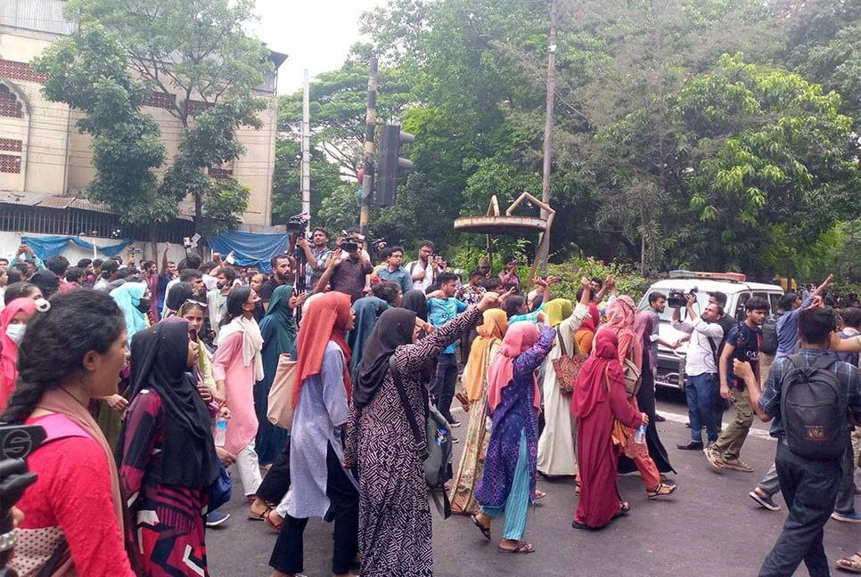 Police foil JnU students’ march