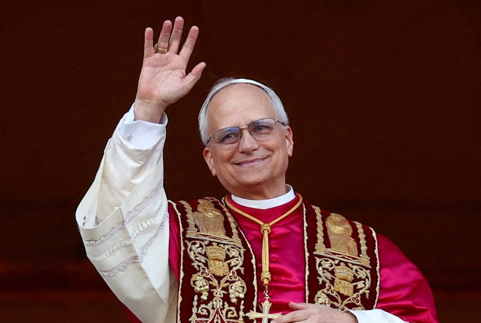 Pope offers to mediate between world leaders to end wars