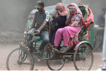 Dhaka’s air ‘unhealthy for sensitive groups’ this morning