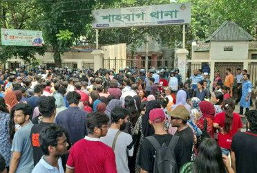 Shammo murder: Students besiege Shahbagh police station with demands