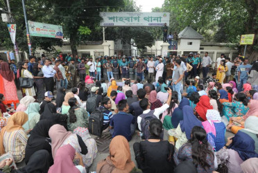 Shamyo killing: DU students besiege Shahbagh Police Station again