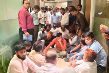 Finance adviser’s office besieged by secretariat workers