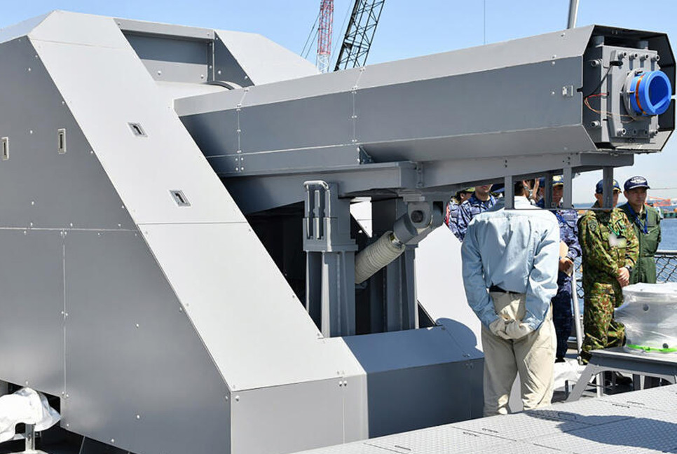 Japan shows off futuristic 'railgun' at defence expo