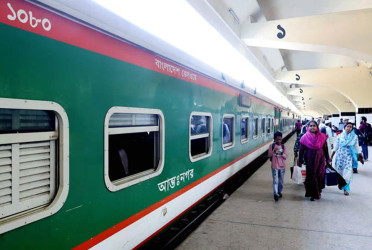 Railway starts selling advance tickets