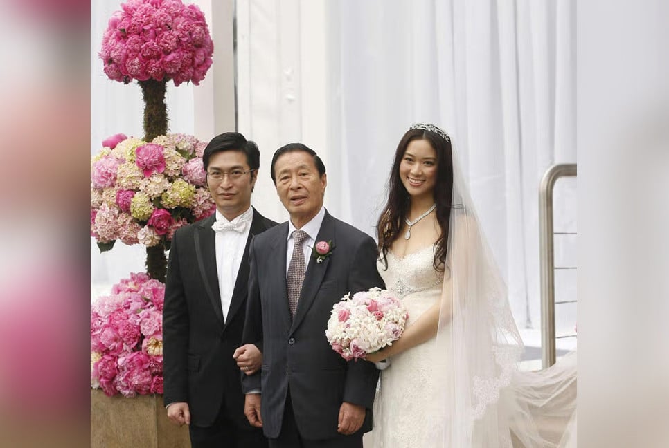 Father-in-law gifts over $250 million to daughter-in-law before his death