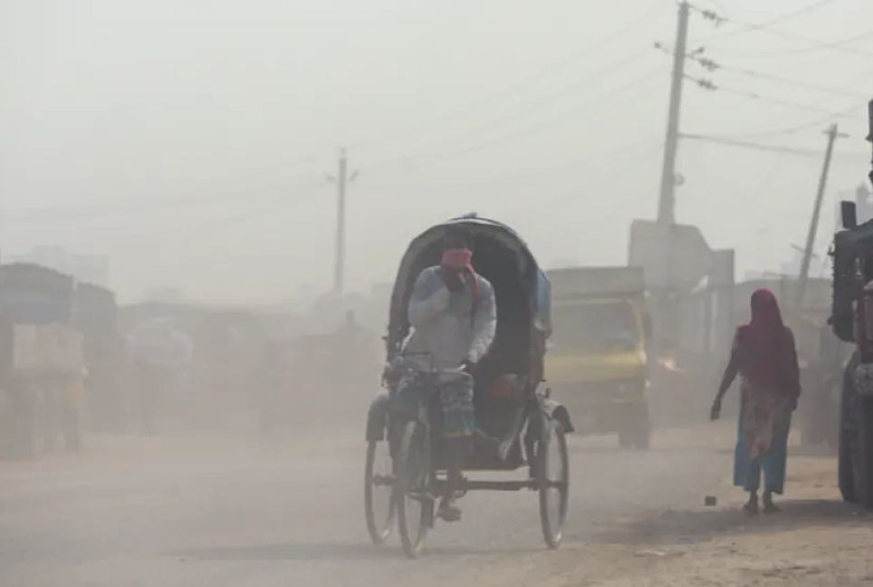Dhaka’s air quality turns ‘unhealthy’ on Saturday morning