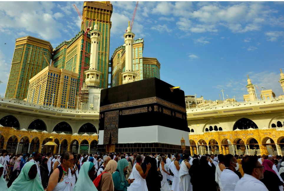 Saudi king orders hosting of 1,300 global pilgrims for Hajj