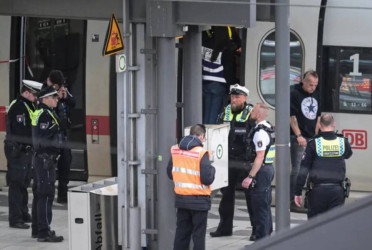 18 hurt in Hamburg knife attack as woman arrested