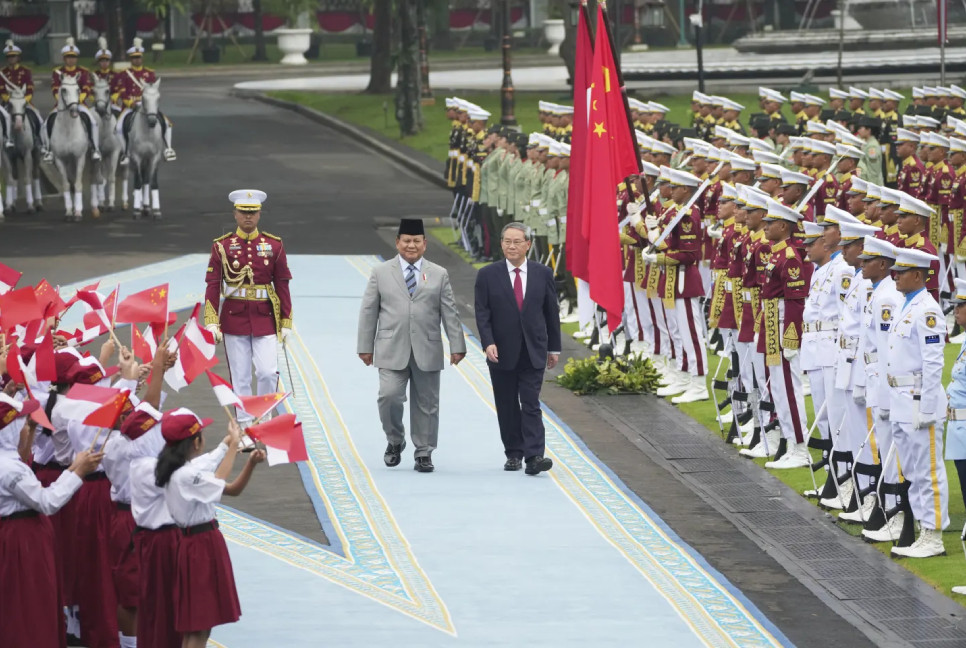 Indonesian president and Chinese premier meet to discuss expanding trade