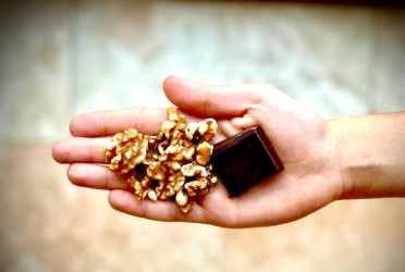 Beat period cramps with 5 tasty snacks under 50 calories, says nutritionist