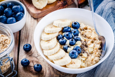 Breakfast with cereal like eating cake, fuels sugar spikes, hunger