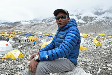 Nepali breaks own record with 31st Everest summit