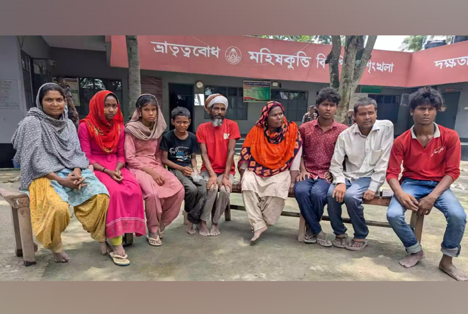 9 more pushed in through Kushtia border by BSF