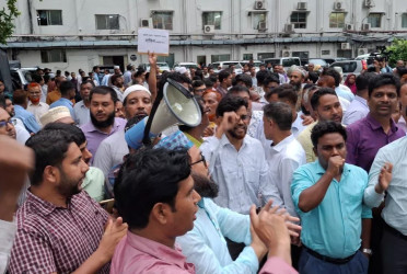 Govt employees continue protests, disrupting activities at Secretariat